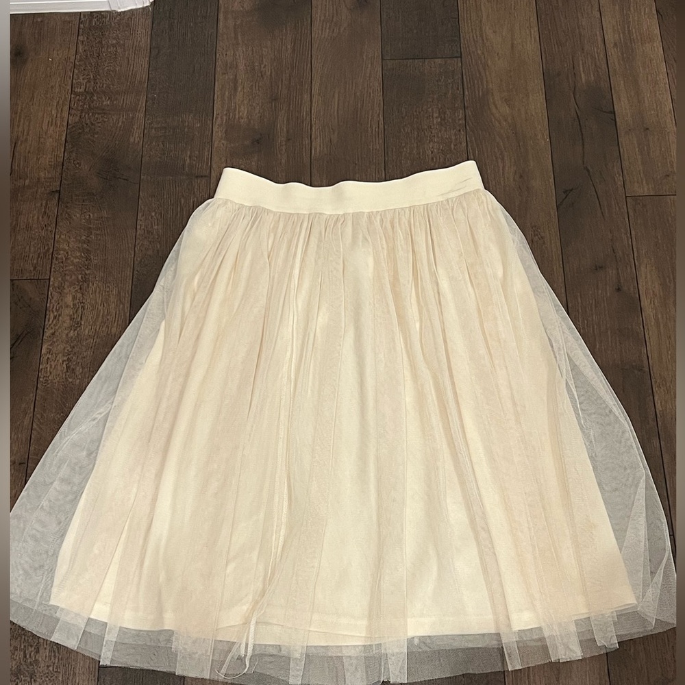 Chic Cream A-Line telle Skirt for Night Out!! Size large!